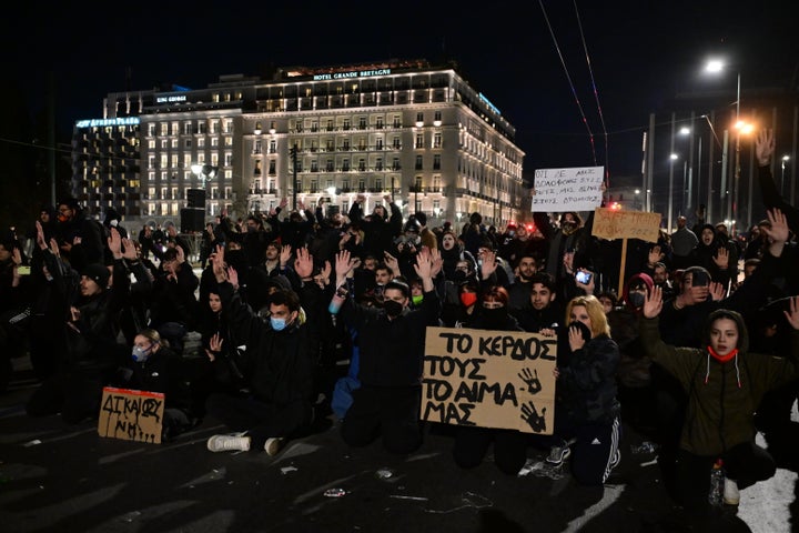 Επεισόδια μετά το τέλος του συλλαλητηρίου στην Αθήνα από Ομοσπονδίες, Εργατικά Κέντρα, Συνδικάτα, Ενώσεις, Σωματεία στο κλείσιμο της συζήτησης στην Βουλή για την πρόταση δυσπιστίας με τις ομιλίες του πρωθυπουργού και των πολιτικών αρχηγών και με αίτημα την απονομή δικαιοσύνης για τα θύματα που έχασαν τη ζωή τους στο σιδηροδρομικό δυστύχημα των Τεμπών, Παρασκευή 7 Μαρτίου 2025.