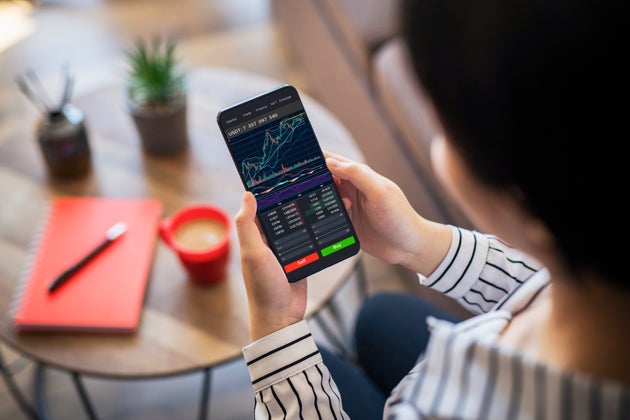 かんちさんの投資手法は「握りっぱなし」。細かい銘柄分析をしない分、600銘柄と分散投資し、大きな痛手を負わないようにしています（イメージ写真）