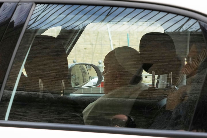 Pope Francis Again Dwelling After 5-Week Hospital Keep For Life-Threatening Double Pneumonia 1 Pope Francis arrives at The Vatican City, Sunday, March 23, 2025, after being released the Agostino Gemelli Polyclinic in Rome after 38 days where he has been treated for bronchitis and bilateral pneumonia since Feb. 14. (AP Photo/Gregorio Borgia)