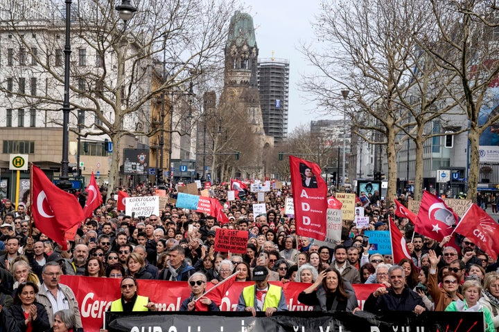 Protesters attend a protest against the arrest of Istanbul's Mayor Ekrem Imamoglu, in Berlin, Germany, Sunday, March 23, 2025. (AP Photo/Ebrahim Noroozi)