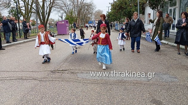 Παρέλαση στα Δίκαια Έβρου, σε απόσταση αναπνοής από τα σύνορα με Τουρκία και Βουλγαρία