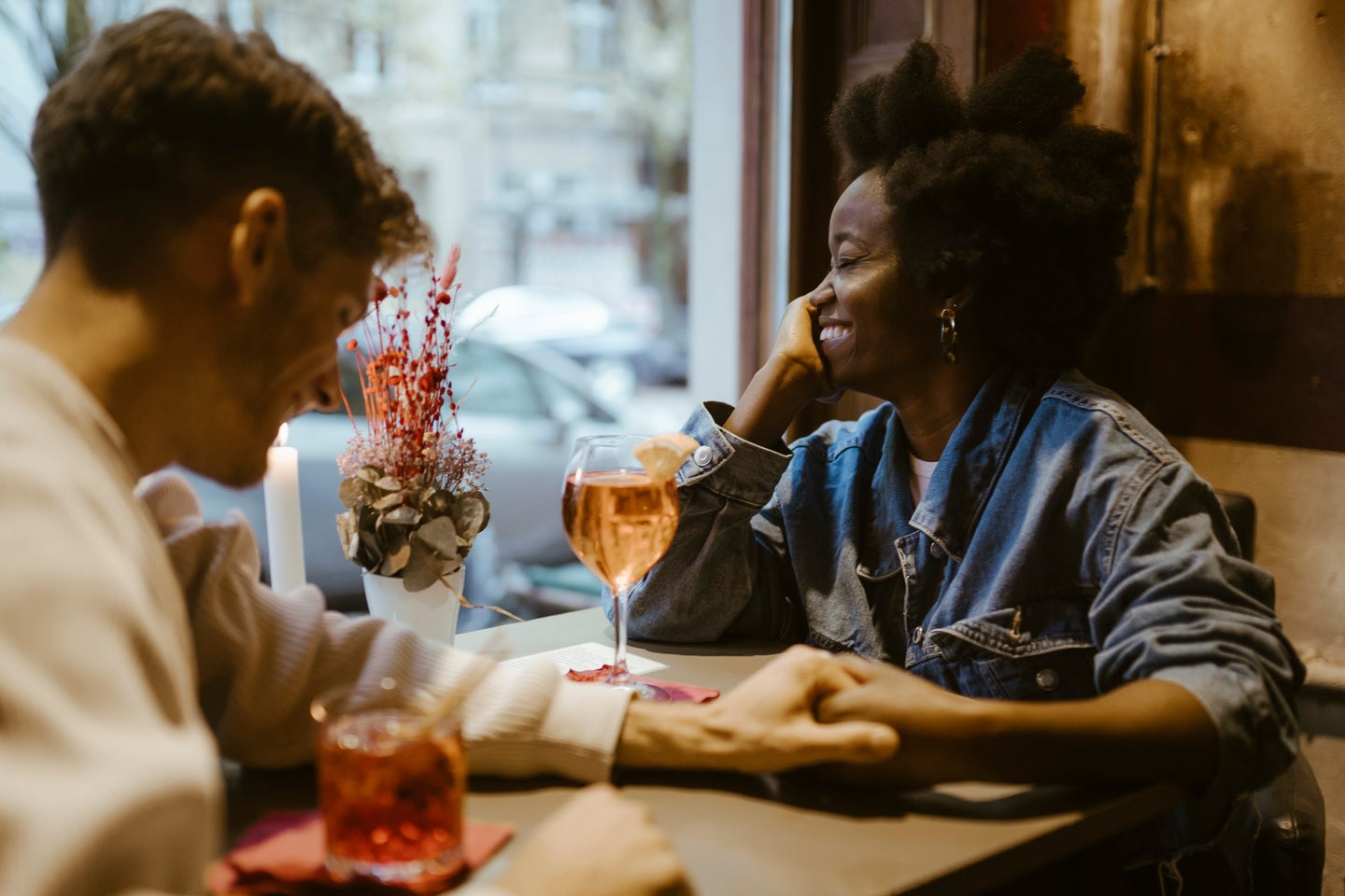 6 Signs You’re An Extroverted Introvert | HuffPost Life
