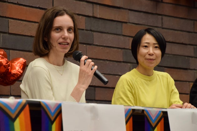 （左から）記者会見で話す坂田テレサさんと坂田麻智さん（2025年3月25日）