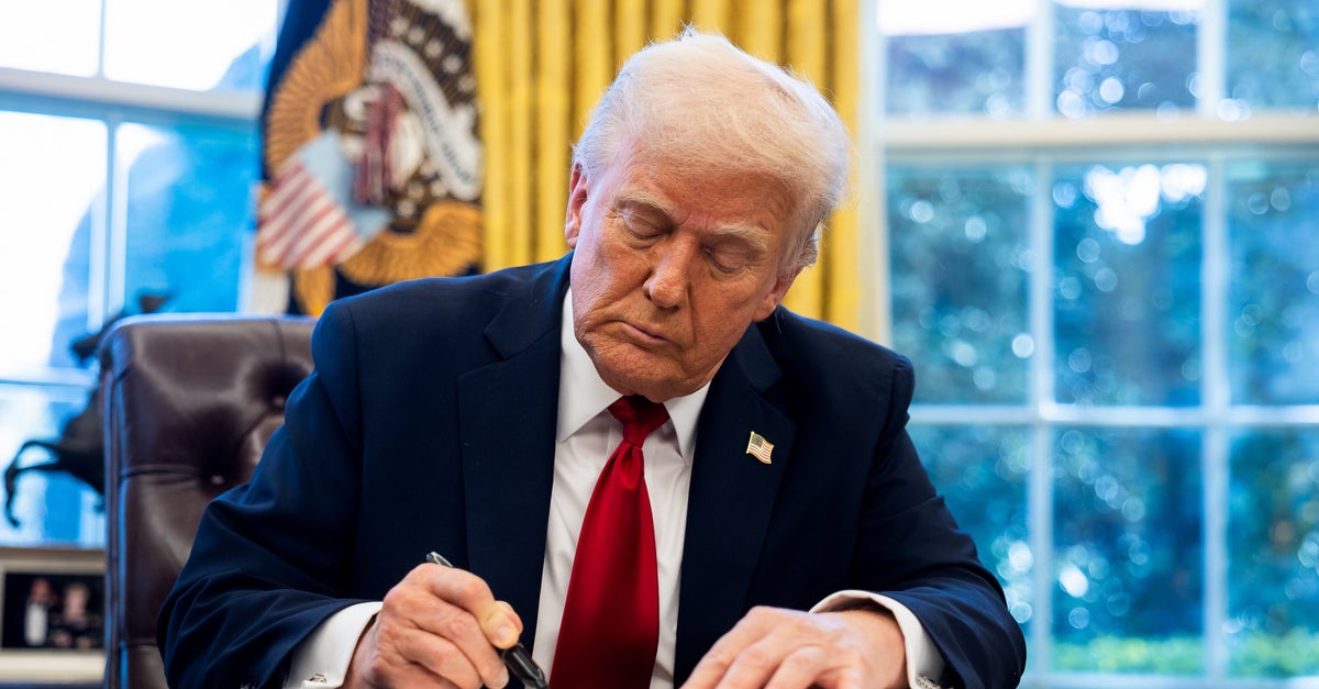 NextImg:Trump Signs Order To Restore Racist Monuments, Remove 'Anti-America' Ideology