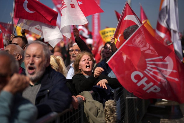 Υποστηρικτές του Ιμάμογλου και του Ρεπουμπλικανικού Κόμματος στην νέα συγκέντρωση διαμαρτυρίας στην Κωνσταντινούπολη (29 Μαρτίου 2025)