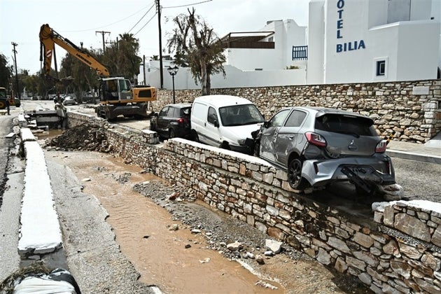 Μάχη με τον χρόνο για να κρατηθεί όρθια η Μύκονος ενόψει Πάσχα