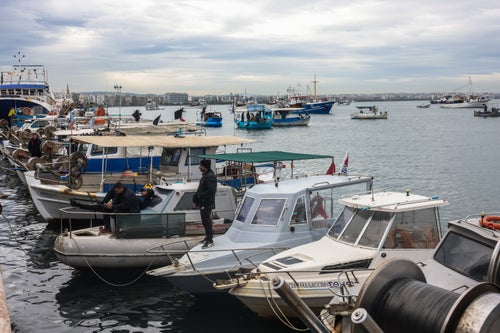 Διαμαρτυρία αλιέων από την βόρεια Ελλάδα στην Θεσσαλονίκη, Τετάρτη 2 Απριλίου 2025. Οι αλιείς αντιδρούν στην στην ενσωμάτωση ευρωπαϊκής νομοθεσίας που σχετίζεται με τον τρόπο ζύγισης των αλιευμάτων. (ΒΑΣΙΛΗΣ ΒΕΡΒΕΡΙΔΗΣ/ΜΟΤΙΟΝΤΕΑΜ)