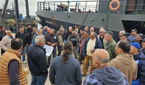 Επόμενο βήμα όπως ανέφεραν είναι ο αποκλεισμός του λιμένα της Χίου