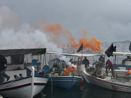 «Πλημμύρισε» με βάρκες η προκυμαία της Μυτιλήνης στο πλαίσιο διαμαρτυρίας των αλιέων 