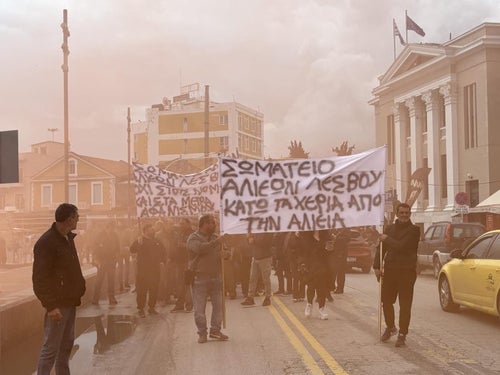 «Πλημμύρισε» με βάρκες η προκυμαία της Μυτιλήνης στο πλαίσιο διαμαρτυρίας των αλιέων