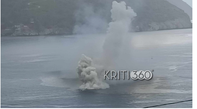 Βατραχάνθρωποι βύθισαν πλοίο με έκρηξη στο καταδυτικό πάρκο Αποκορώνου.