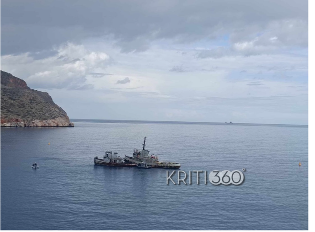 Βατραχάνθρωποι βύθισαν πλοίο με έκρηξη στο καταδυτικό πάρκο Αποκορώνου.