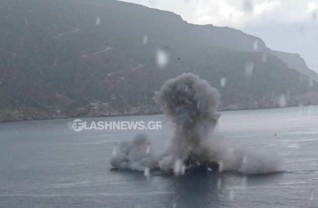 Βατραχάνθρωποι βύθισαν πλοίο με έκρηξη στο καταδυτικό πάρκο Αποκορώνου.