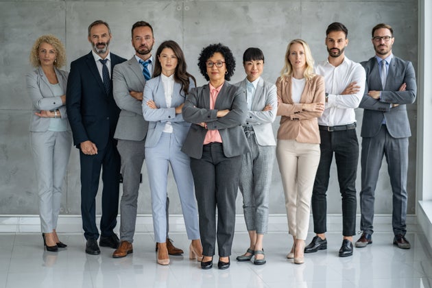 Ομάδα επαγγελματικών αποτελούμενη από πολλές και διαφορετικές προσωπικότητες. 