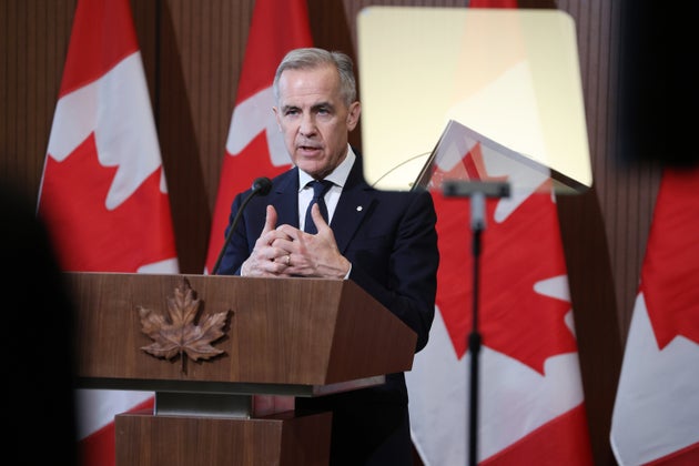 Ο πρωθυπουργός του Καναδά, Μαρκ Κάρνεϊ, κατά τη διάρκεια συνέντευξης Τύπου στο Parliament Hill στην Οττάβα του Οντάριο, Καναδάς, την Πέμπτη 3 Απριλίου 2025. Ο Κάρνεϊ δήλωσε ότι ο Καναδάς θα επιβάλει ανταποδοτικούς δασμούς 25% στα οχήματα αμερικανικής κατασκευής ως απάντηση στους φόρους εισαγωγής της κυβέρνησης Τραμπ στα ξένα αυτοκίνητα. 