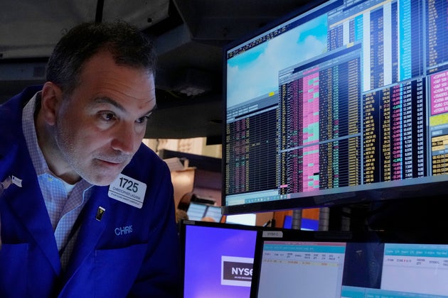 Ο Trader εργάζεται στο χρηματιστήριο της Νέας Υόρκης, Παρασκευή 4 Απριλίου 2025. (AP Photo/Richard Drew)