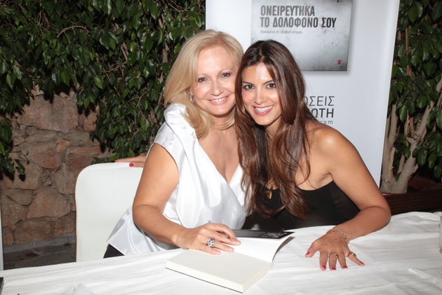 Η Αγγελική Νικολούλη με τη Σταματίνα Τσιμτσιλή σε παλιότερη συνάντησή τους.