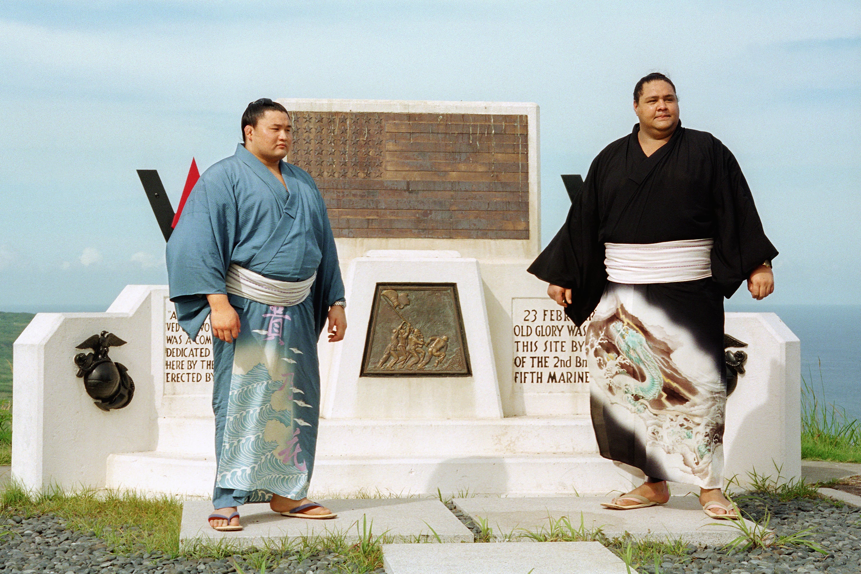画像】硫黄島では横綱・貴乃花関と曙関が「土俵入り」を奉納したことも