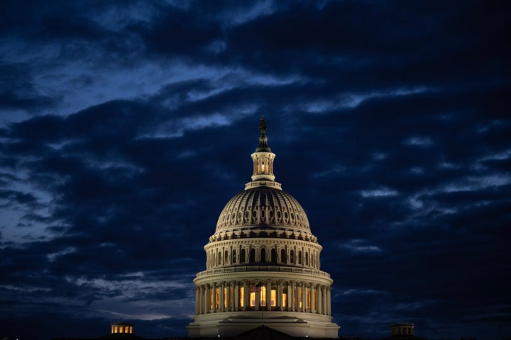 El Capitolio de EE. UU. En Evening Twilight en Washington, DC, el 4 de abril de 2025. (Foto de Drew Angerer / AFP a través de Getty Images)