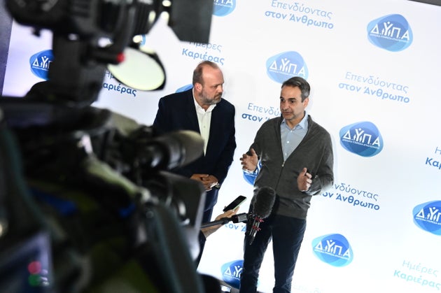 Επίσκεψη του Πρωθυπουργού Κυριάκου Μητσοτάκη (δίπλα στον Σπύρο Πρωτοψάλτη εδώ) στην 30η 