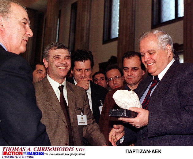 Μίλαν Μιλουτίνοβιτς με την αποστολή της ΑΕΚ και τον Δημήτρη Μελισσανίδη, στο Προεδρικό Μέγαρο.