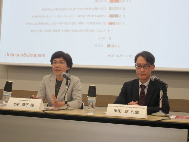 日本骨髄腫患者の会 代表の上甲恭子さん（左）と群馬大学大学院医学系研究科 内科学講座血液内科学分野 診療教授の半田寛さん（右）