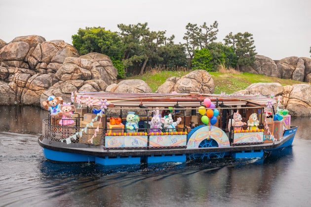 ダッフィー＆フレンズの水上グリーティング。特別な衣装が可愛かったです