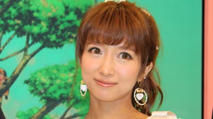 頭に乗せたら猫耳に！若槻千夏さんデザインの激かわサングラスに