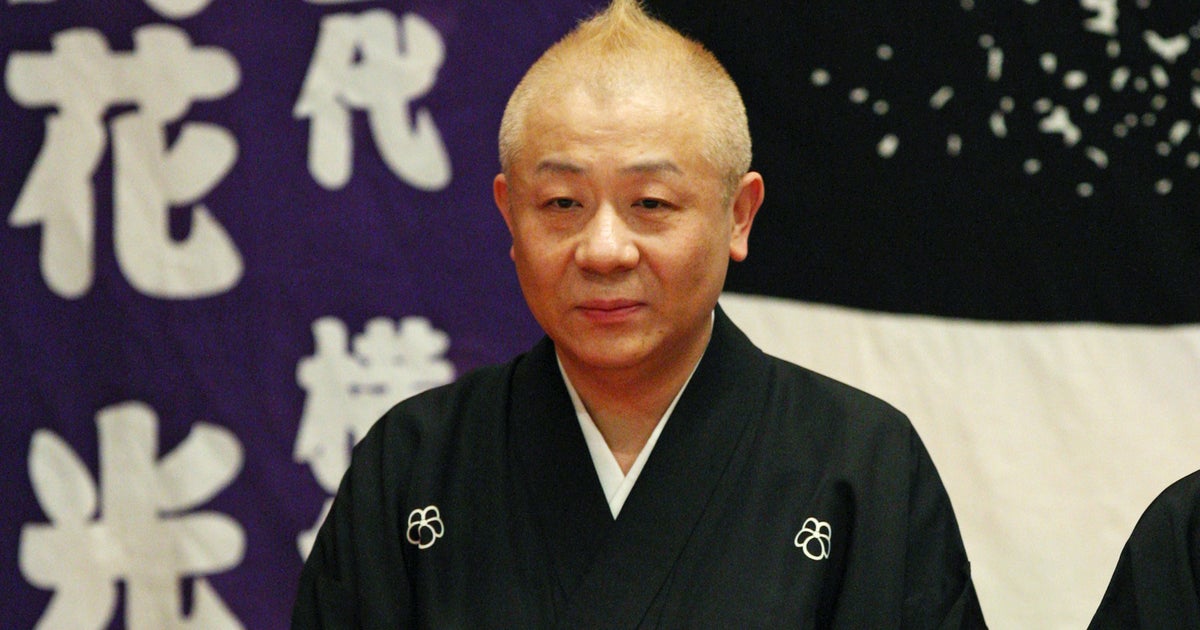 春風亭小朝、七代目・三遊亭円楽からおくられた神戸の名物お菓子を大 