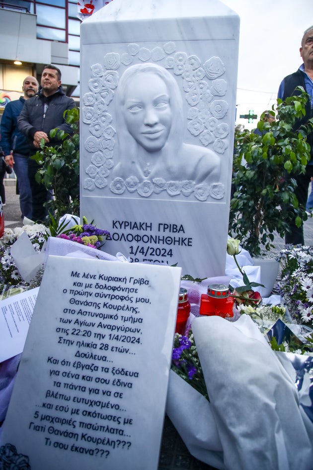 Μνημείο για την Κυριακή Γρίβα στους Αγίους Αναργύρους.