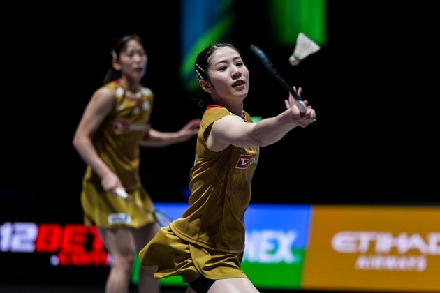 BIRMINGHAM, ΑΓΓΛΙΑ - 14 ΜΑΡΤΙΟΥ: Η Nami Matsuyama (Αρ.) και η Chiharu Shida από την Ιαπωνία αγωνίζονται στον προημιτελικό αγώνα διπλού γυναικών εναντίον των Pearly Tan και Muralitharan Thinaah από τη Μαλαισία κατά την τέταρτη ημέρα του Yonex All England Open Badminton Championships στην Utilita Arena Birmingham στις 14 Μαρτίου 2025 στο Μπέρμιγχαμ της Αγγλίας. (Φωτογραφία: Shi Tang/Getty Images)