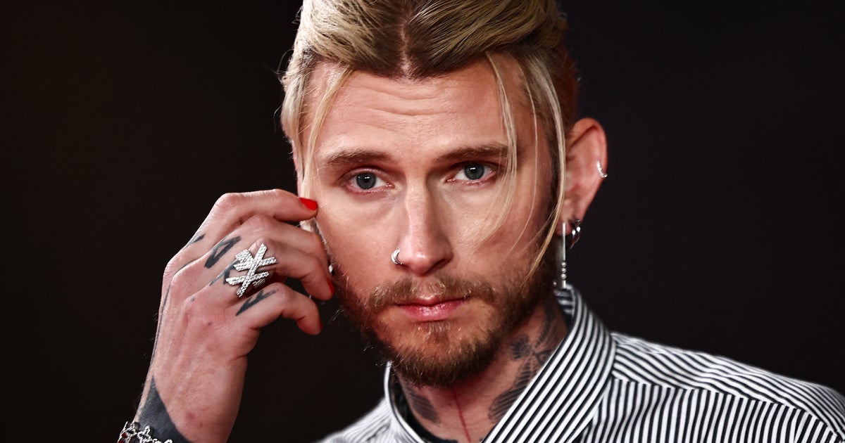 NextImg:Machine Gun Kelly Shares Surprising Reaction To Headline That Roasted His Parenting Skills