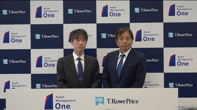 アセットマネジメントOne 代表取締役社長杉原規之さん（左）と、ティー・ロウ・プライス・ジャパン 代表取締役社長兼最高経営責任者本田直之さん（右）