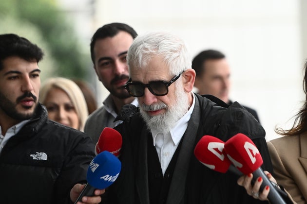 Ο Π.Φιλιππίδης έξω από τα δικαστήρια