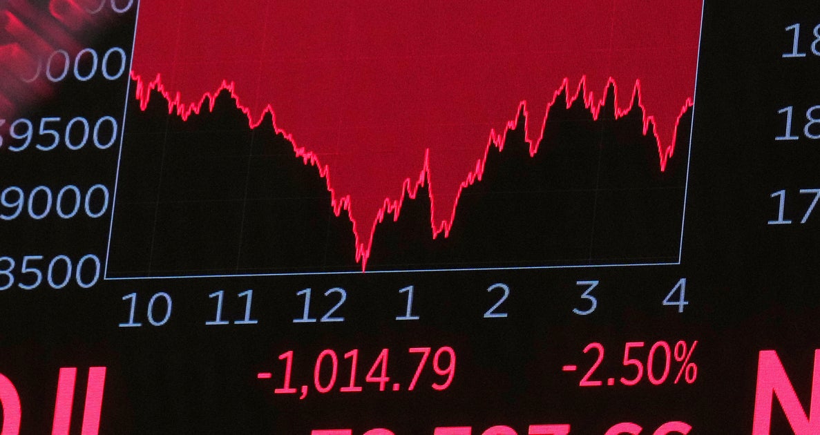 NextImg:Asian Shares Sink As China-U.S. Trade War Escalates