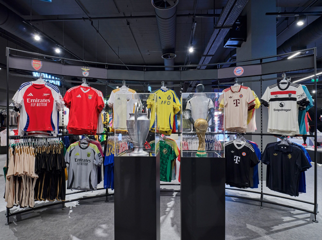 Στο Football Club Store της INTERSPORT θα βρεις exclusive κομμάτια – limited editions και συλλεκτικά “διαμαντάκια” που δεν υπάρχουν πουθενά αλλού στην Ελλάδα.