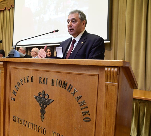 Πρόταση από τον πρόεδρο του Εμπορικού και Βιομηχανικού Επιμελητηρίου Πειραιώς, Βασίλη Κορκίδη, για τη στάση που πρέπει να τηρήσει η Ελλάδα στη συγκυρία του παγκόσμιου εμπορικού πολέμου