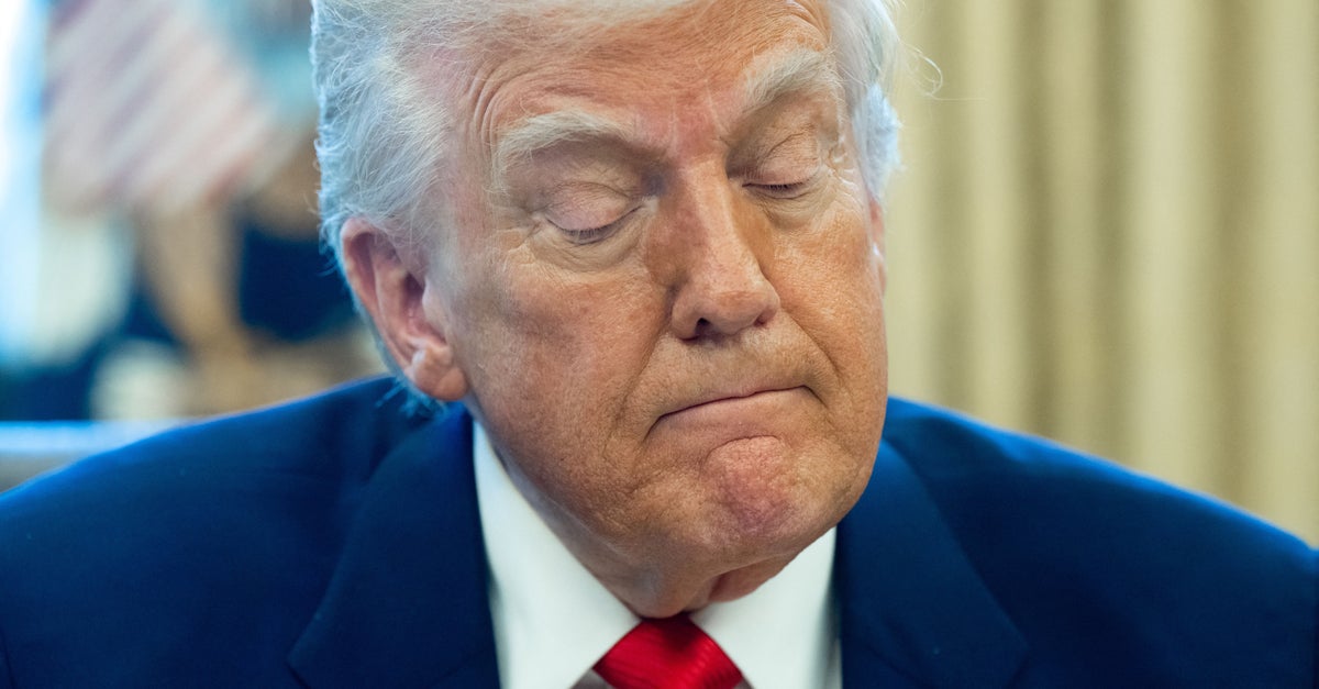 NextImg:Trump's Trade War Has Shattered Consumer Confidence