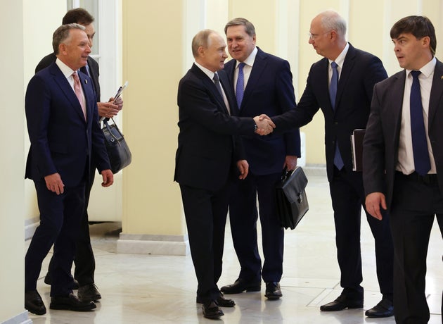 Ο Ρώσος πρόεδρος, Βλάντιμιρ Πουτιν συναντάται με την αμερικανική αντιπροσωπεία στην Αγ.Πετρούπολη (11 Απριλίου 2025)