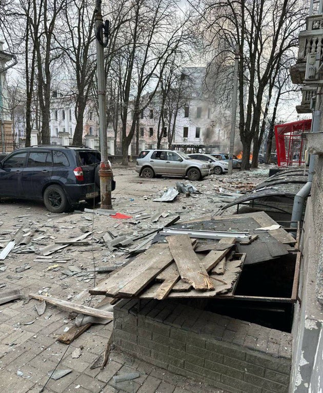 Πόλεμος στην Ουκρανία: Τουλάχιστον 21 νεκροί και 83 τραυματίες από το ρωσικό πυραυλικό πλήγμα στην πόλη Σούμι της Ουκρανίας.