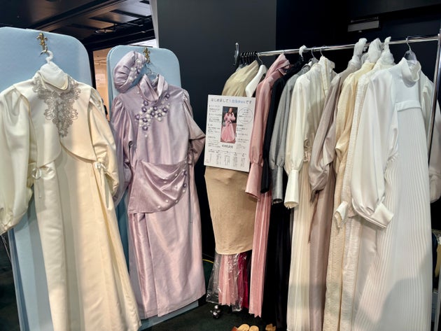 最期を華やかに飾る「エンディング」ドレスなども展示された