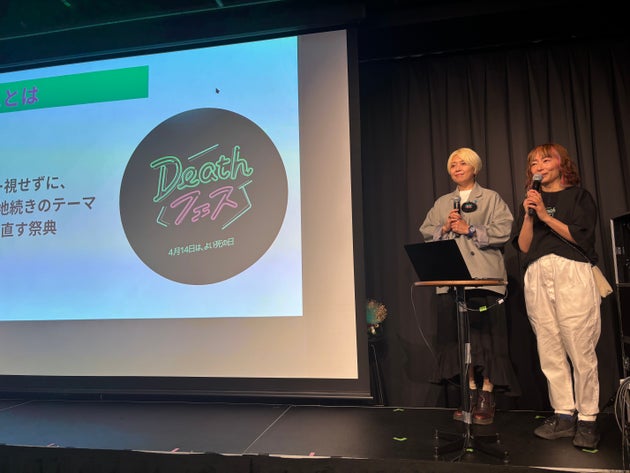 Deathフェス共同代表の市川望美さん（左）と小野梨奈さん（右）
