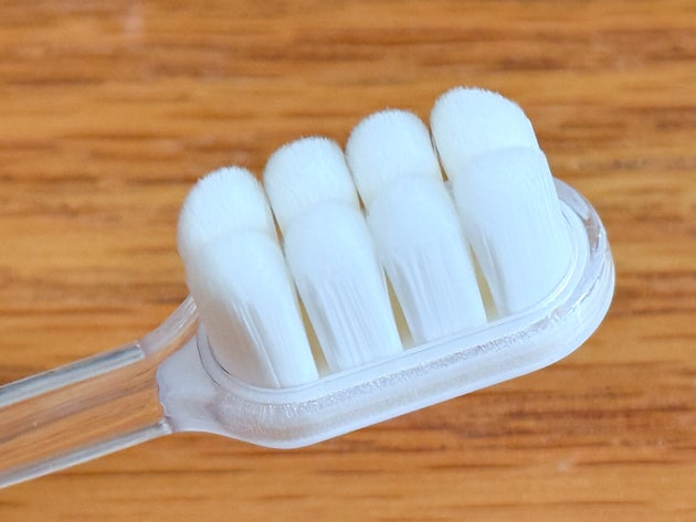 ふんわりと丸くなった毛先は、これまでの「歯ブラシ」の概念をくつがえすような存在感