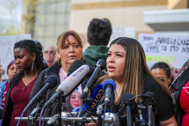 メリーランド州で、夫の帰国を求めて記者会見するアブレゴ・ガルシア氏の妻ジェニファー・バスケス・スラ氏（2025年4月15日）