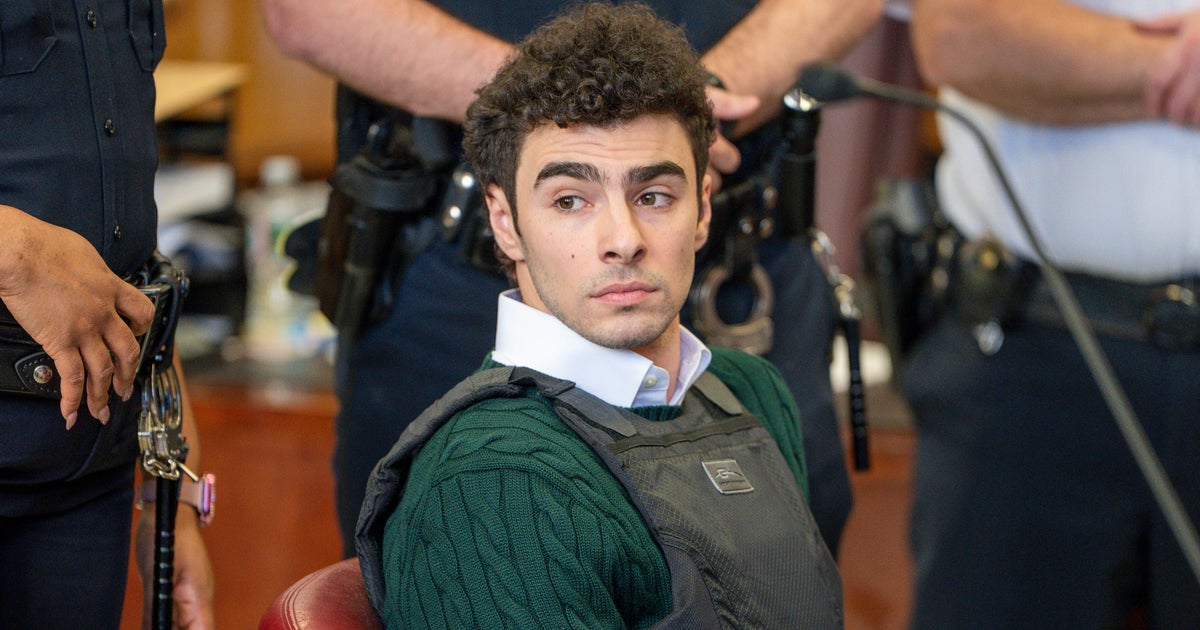 NextImg:Luigi Mangione Indicted On Death Penalty-Eligible Federal Charges