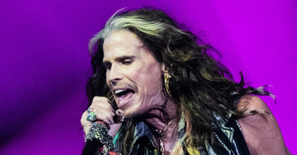 Steven Tyler's Daughter Reveals The Shocking Reason Behind The Rocker's Onstage Scarves