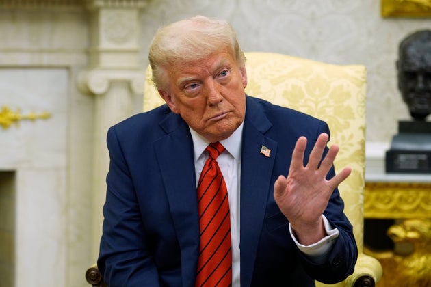 イタリアのメローニ首相と会談したホワイトハウスの大統領執務室で話をするアメリカのトランプ大統領（2025年4月17日）