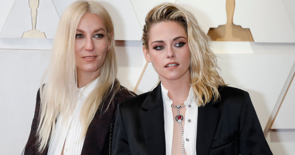NextImg:Kristen Stewart Marries Fiancée Dylan Meyer
