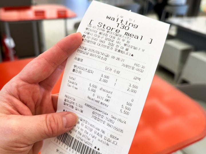 注文後に発行されるレシートには番号とバーコードがプリントされています。