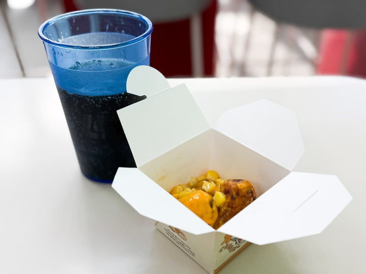 ロッカーから取り出した商品